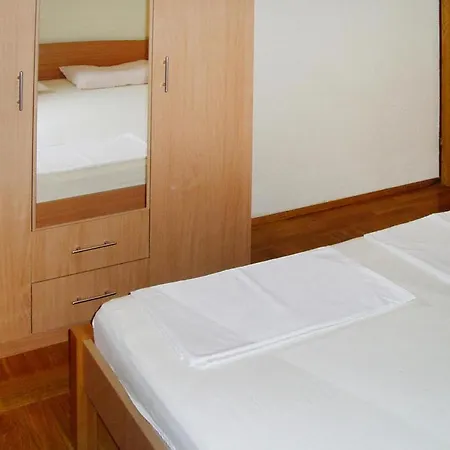 Fortuna In Pirovac, Close To The Seabeach Apartment
